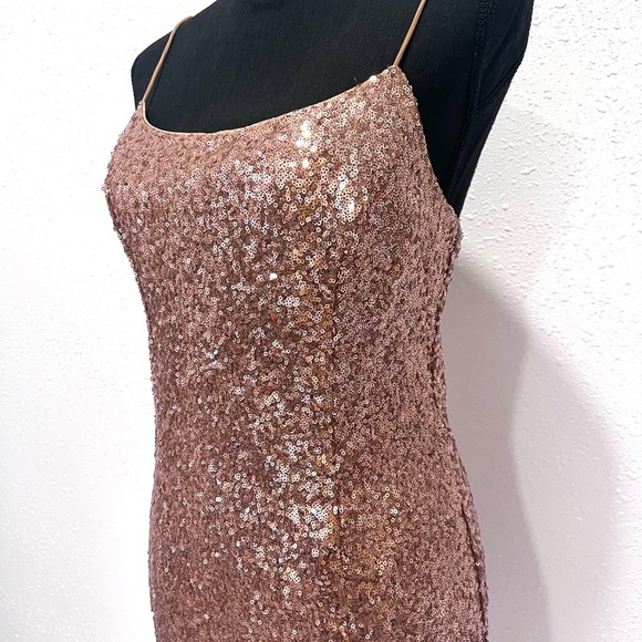 Lulu's Shimmering Rose Gold Sequin bodycon Mini Dress M - Picture 4 of 9